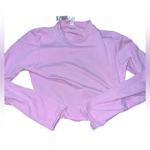 Bundle of 4 crop and cami tops sizes very S-M but the smalls fit like mediums - Picture 2 of 6